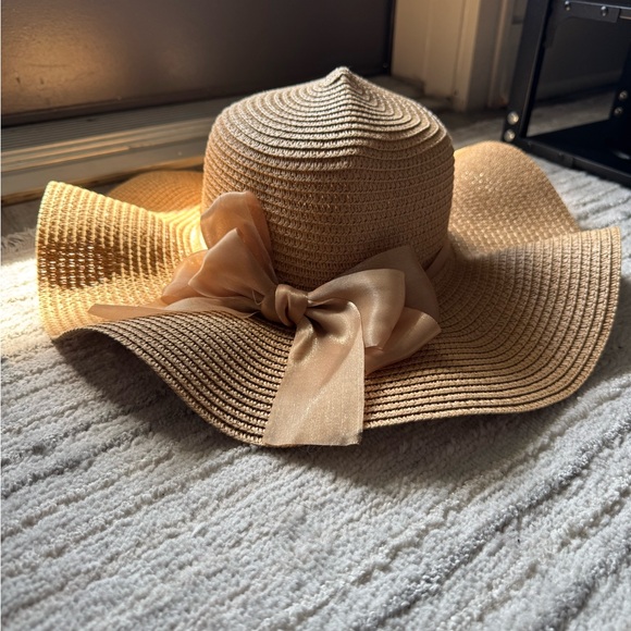 Adorable Sunhat - Picture 3 of 4